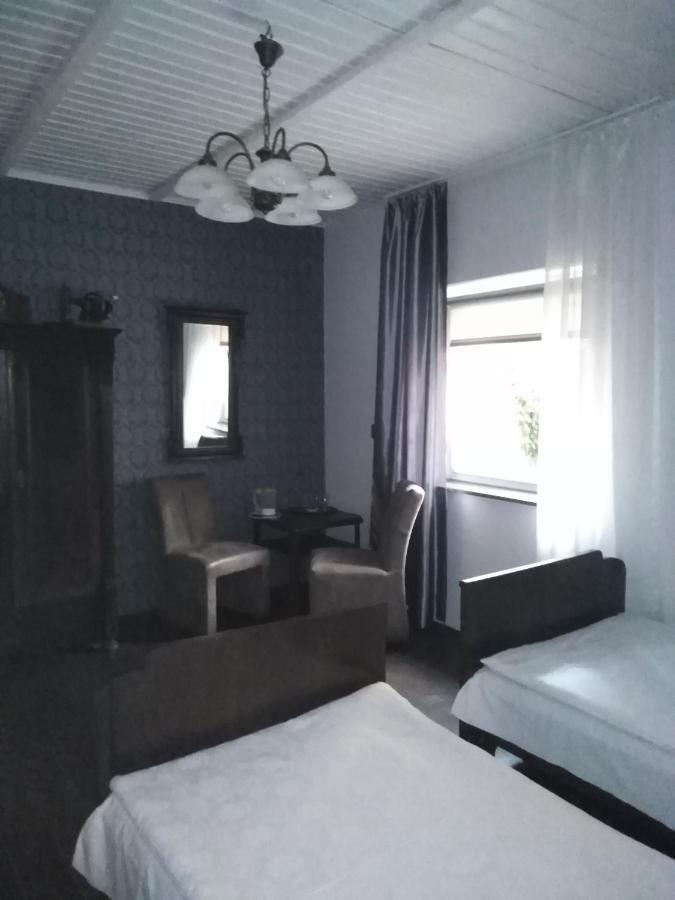 Zajazd Pod Roza Zielona Góra Buitenkant foto