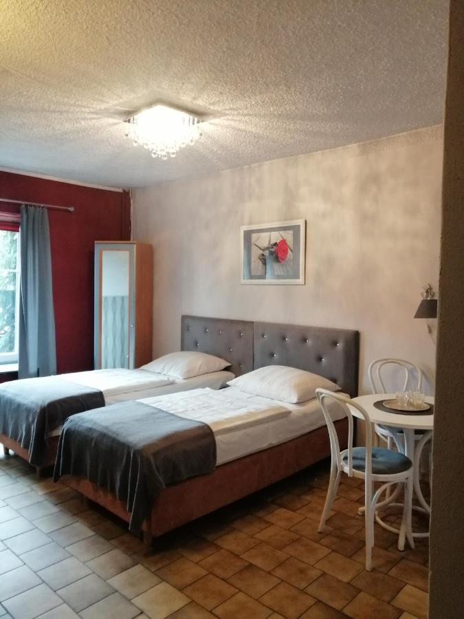Zajazd Pod Roza Zielona Góra Buitenkant foto