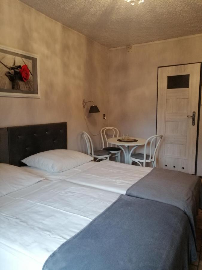 Zajazd Pod Roza Zielona Góra Buitenkant foto